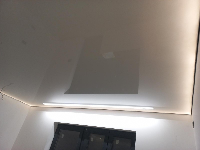 Tavan modern cu banda led